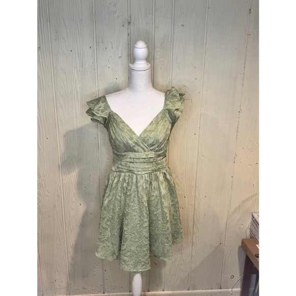 Selfie Leslie Dresses & Skirts - Selfie Leslie Dress Size M Green
